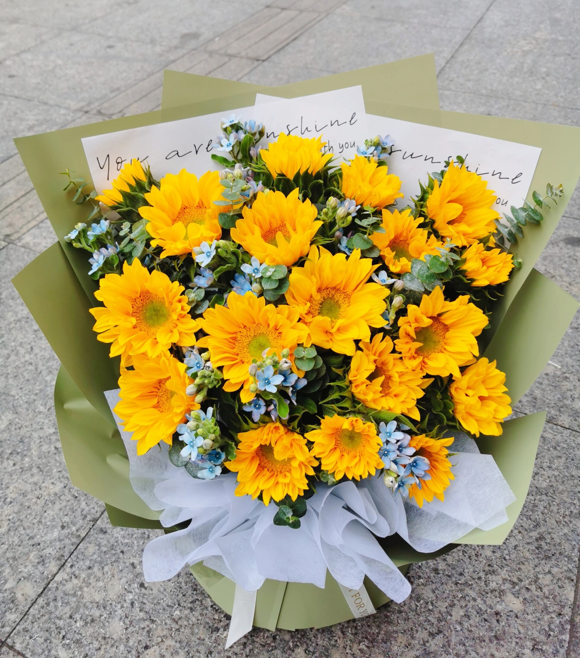 18枝向日葵成人礼花束