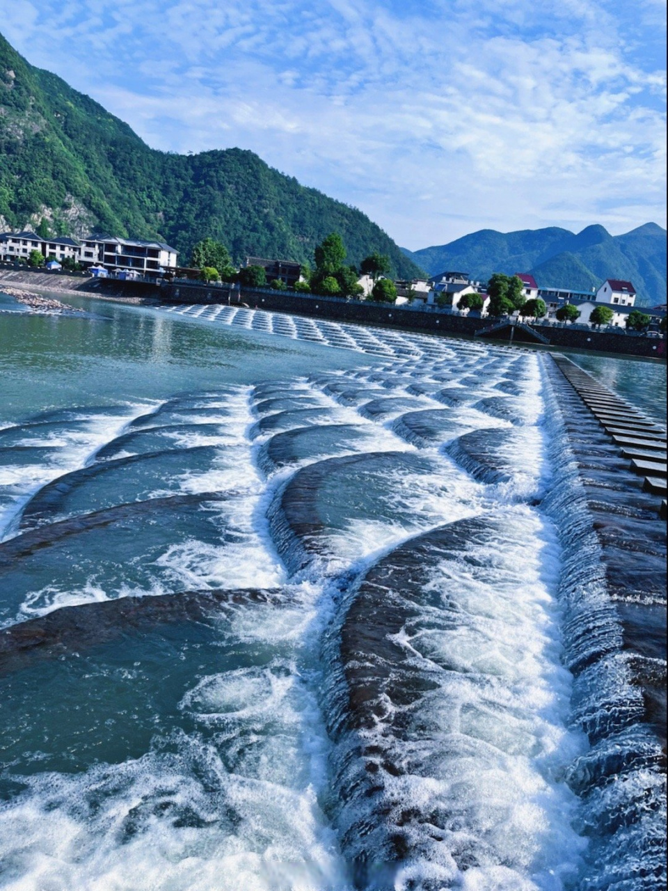 龙鳞坝景区在哪里图片