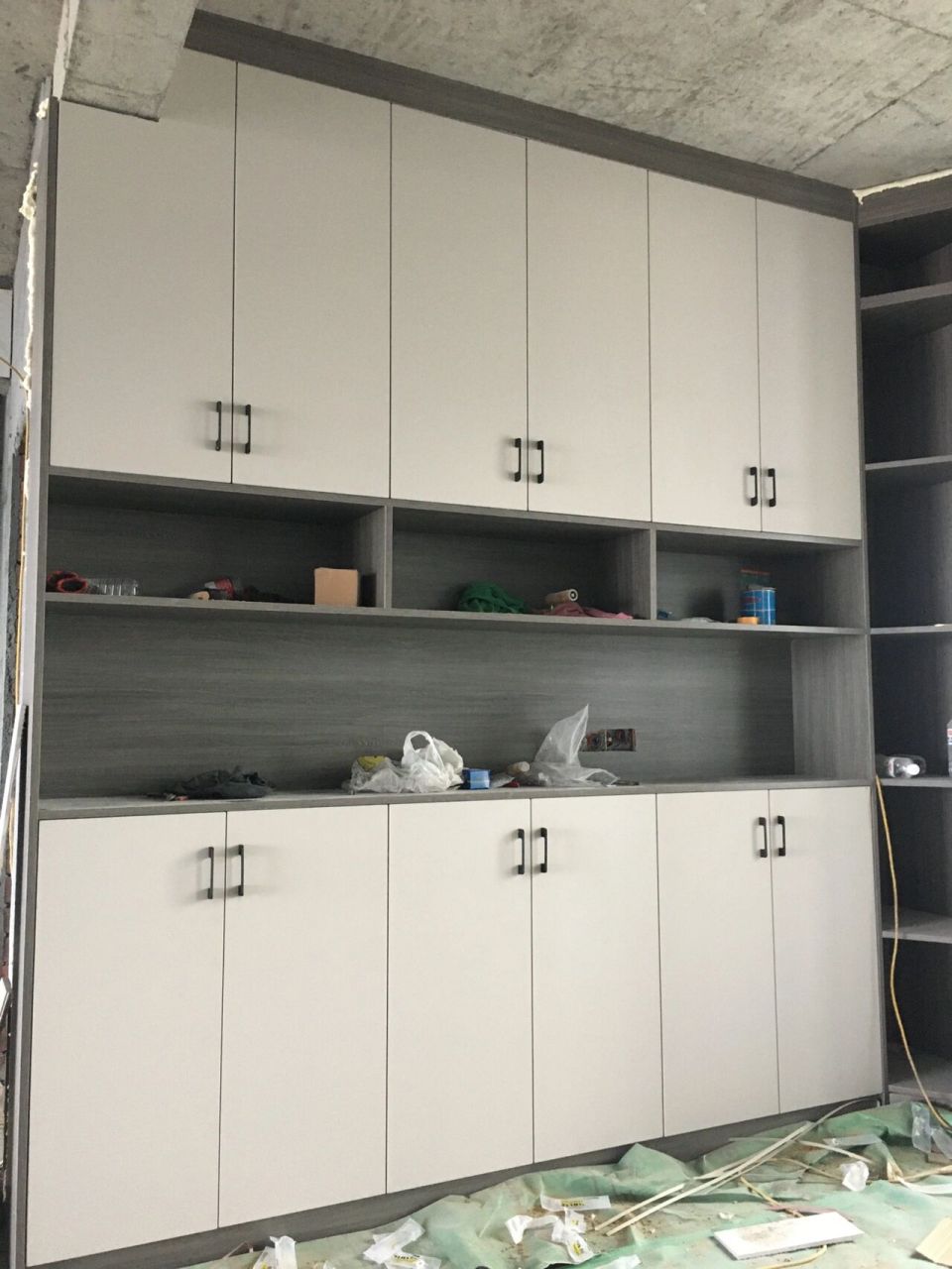 浅灰色柜门效果图来啦 之前选这个柜门颜色纠结了好久,好在柜门装好没