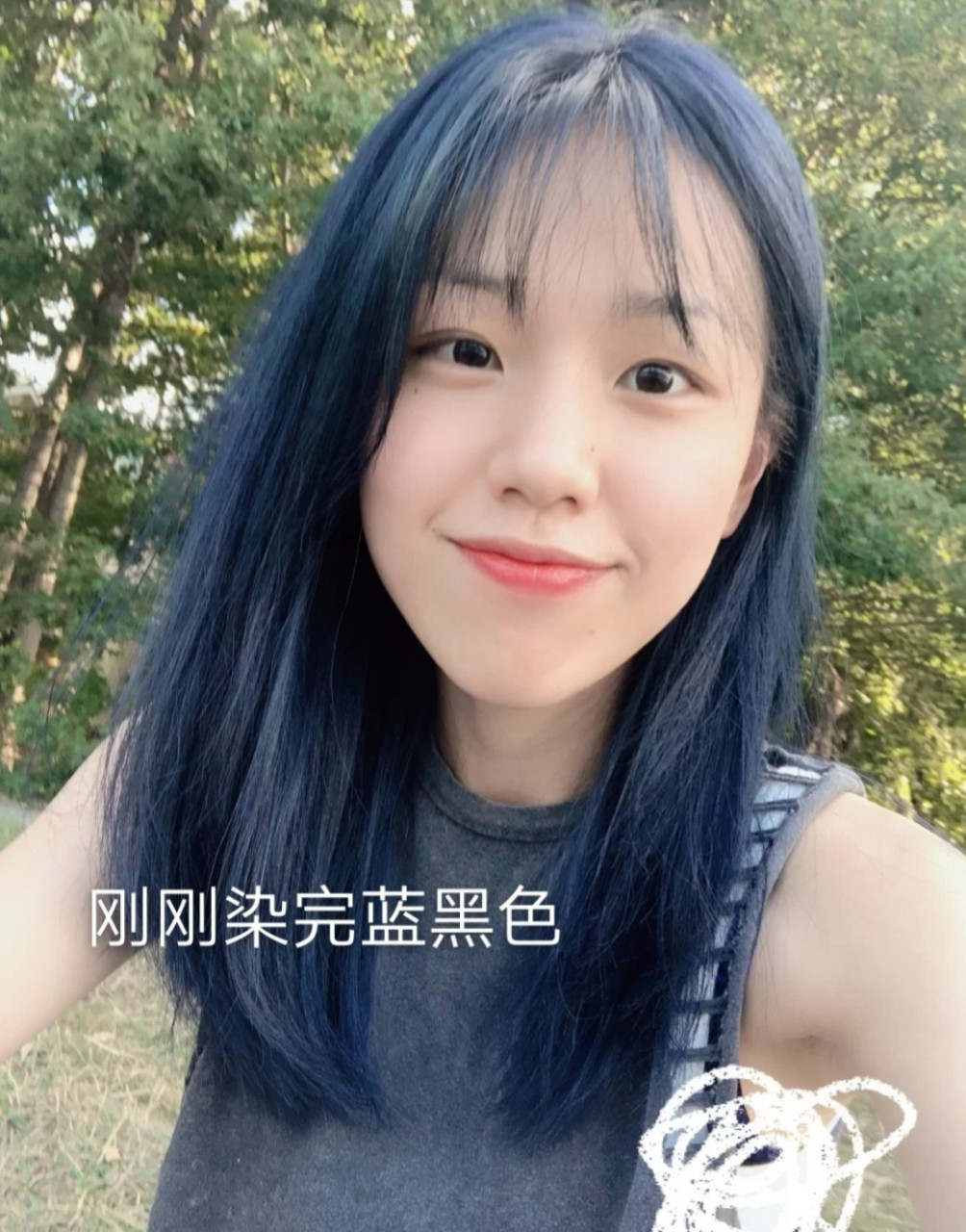 染蓝黑色头发三个月掉色全过程.95 今年真的特别流行蓝黑色.