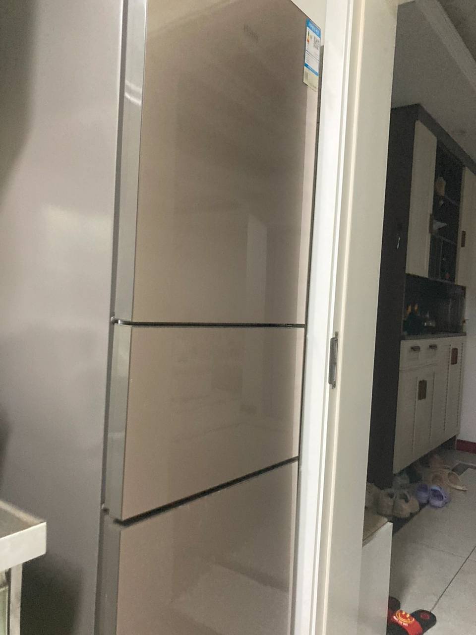 急急急 海尔冰箱怎么调温度啊 冷藏变成常温了 中间的也是常温 只有最