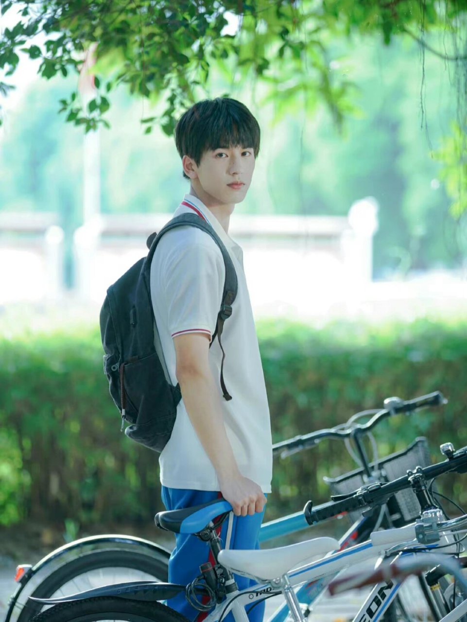 张凌赫95|青春里的白月光校园男高合集75 "他的生活风风火火阳光