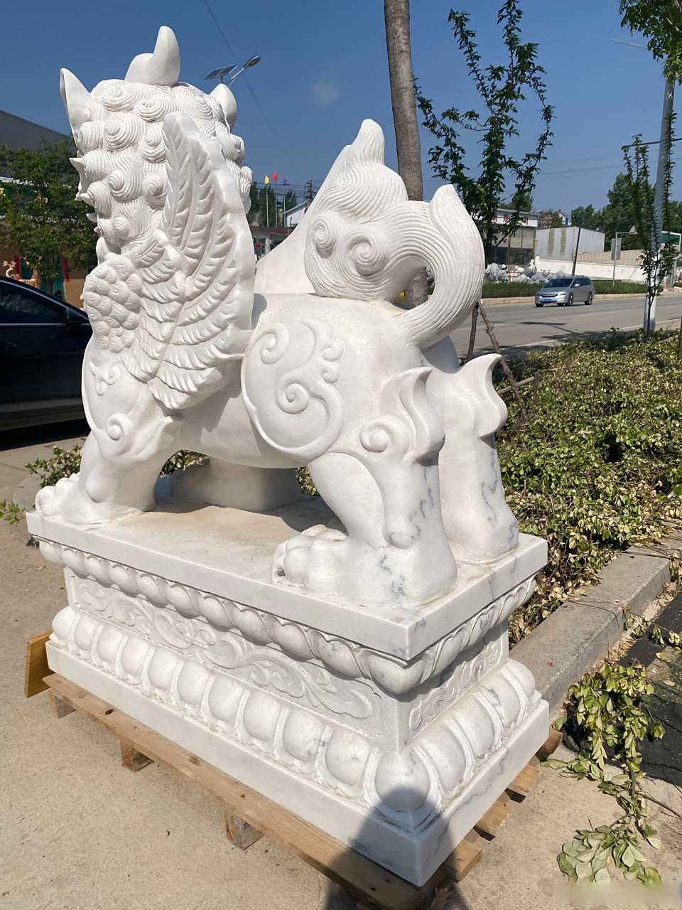 石雕麒麟公母一对汉白玉青石天然石麒麟别墅庭院酒店家用门口摆件石雕