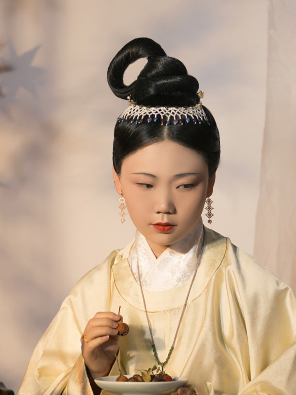 明代妆造|汉服妆造|单环髻|长沙约妆| 单环髻 围髻 大而圆的高环,颇有