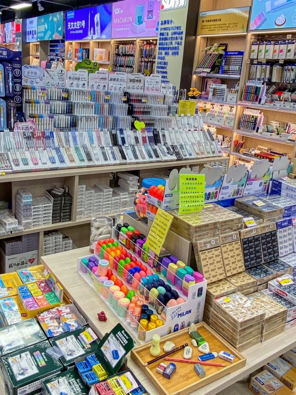 天津最大最全进口文具批发店,这里是天堂吧!