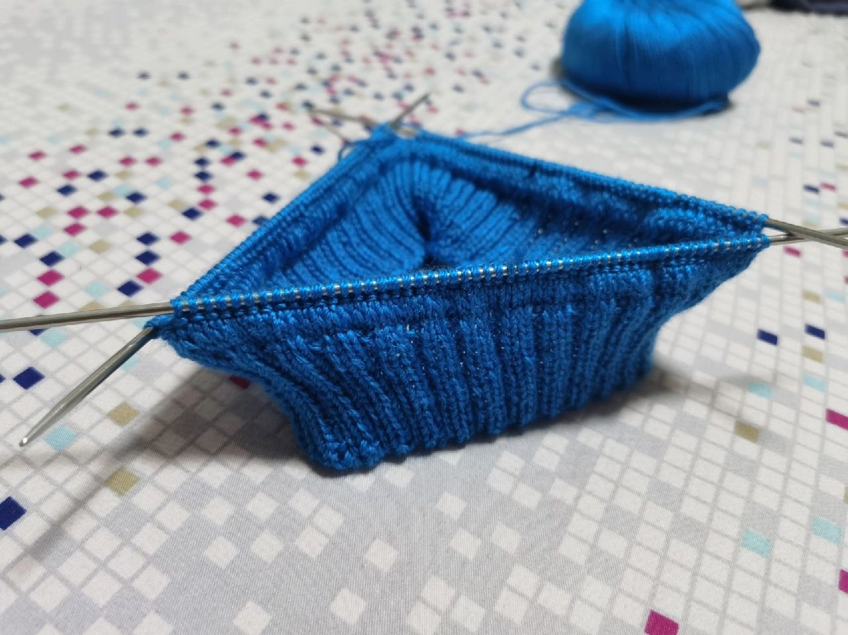 儿童马鞍肩套头毛衣(2) 附图解     编织说明:从上往下圈织 一,衣领