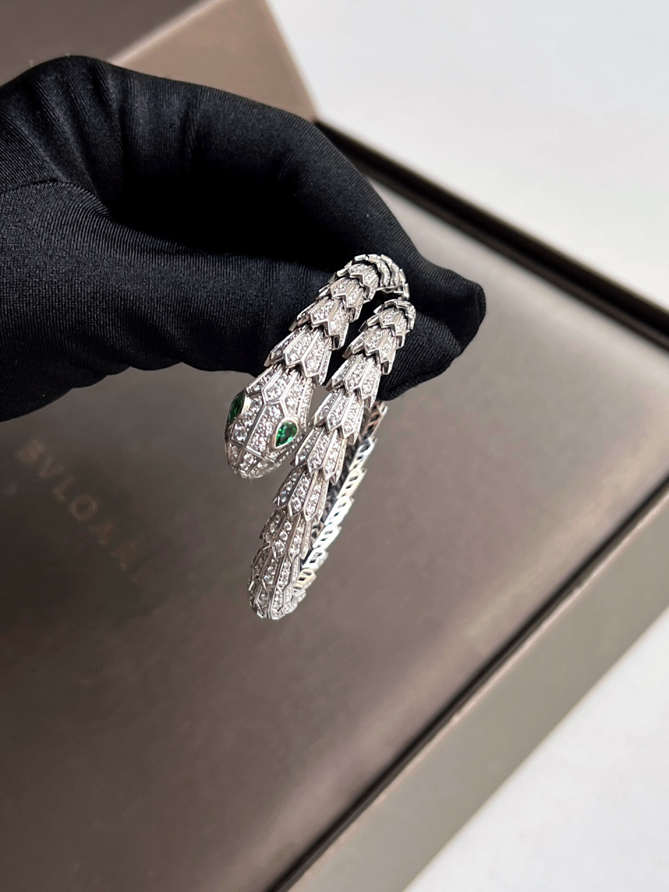 bvlgari宝格丽 祖母绿 灵蛇手镯  bvlgari 宝格丽serpenti 系列 白金