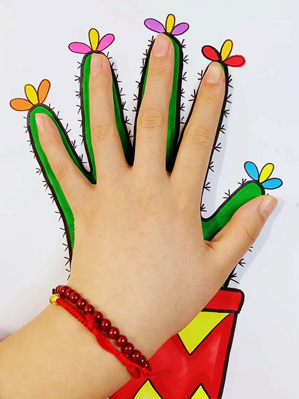 手掌创意画仙人掌