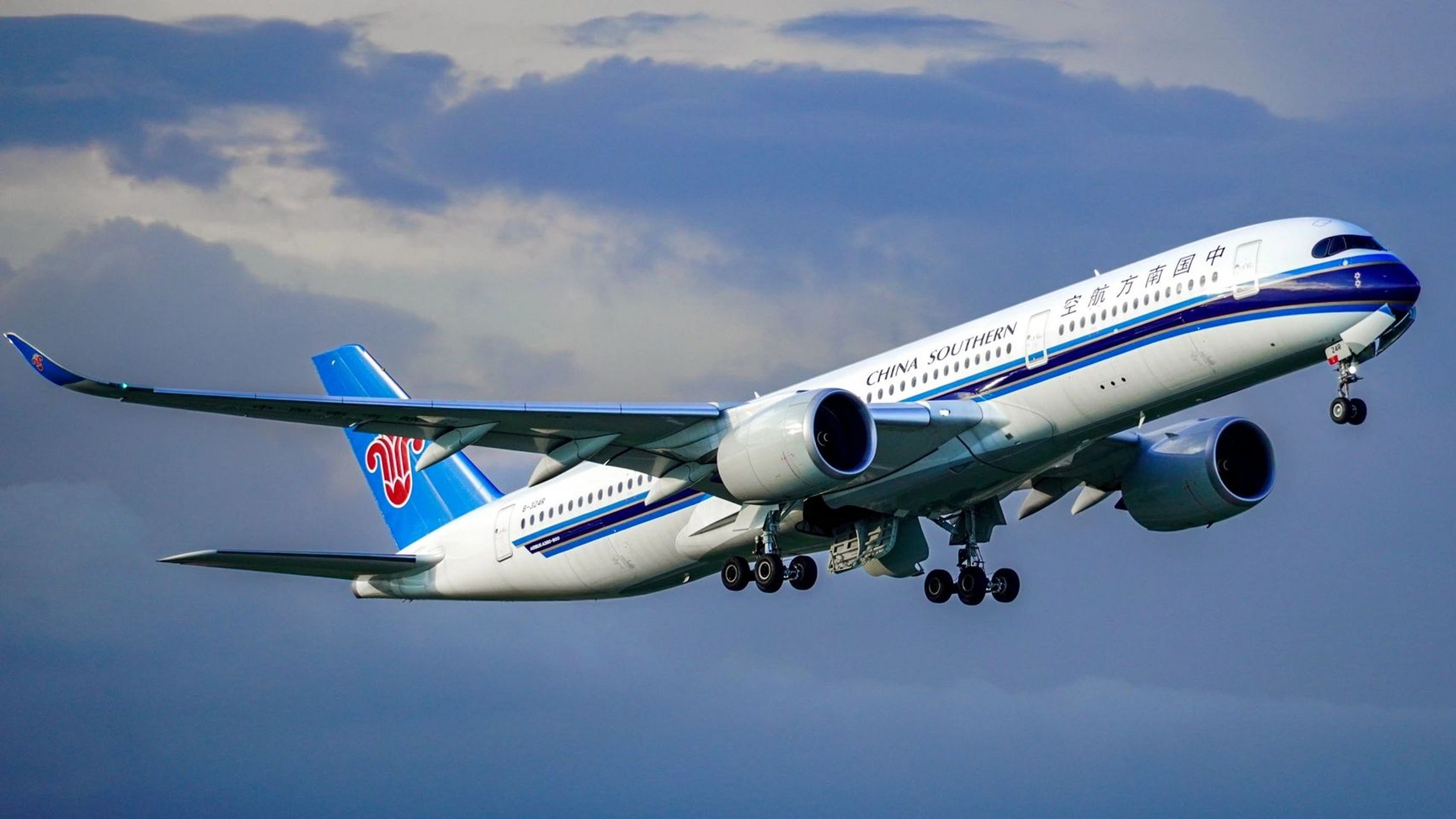 波音787 vs 空客350 作为新一代中远程宽体客机 波音787和空客350是