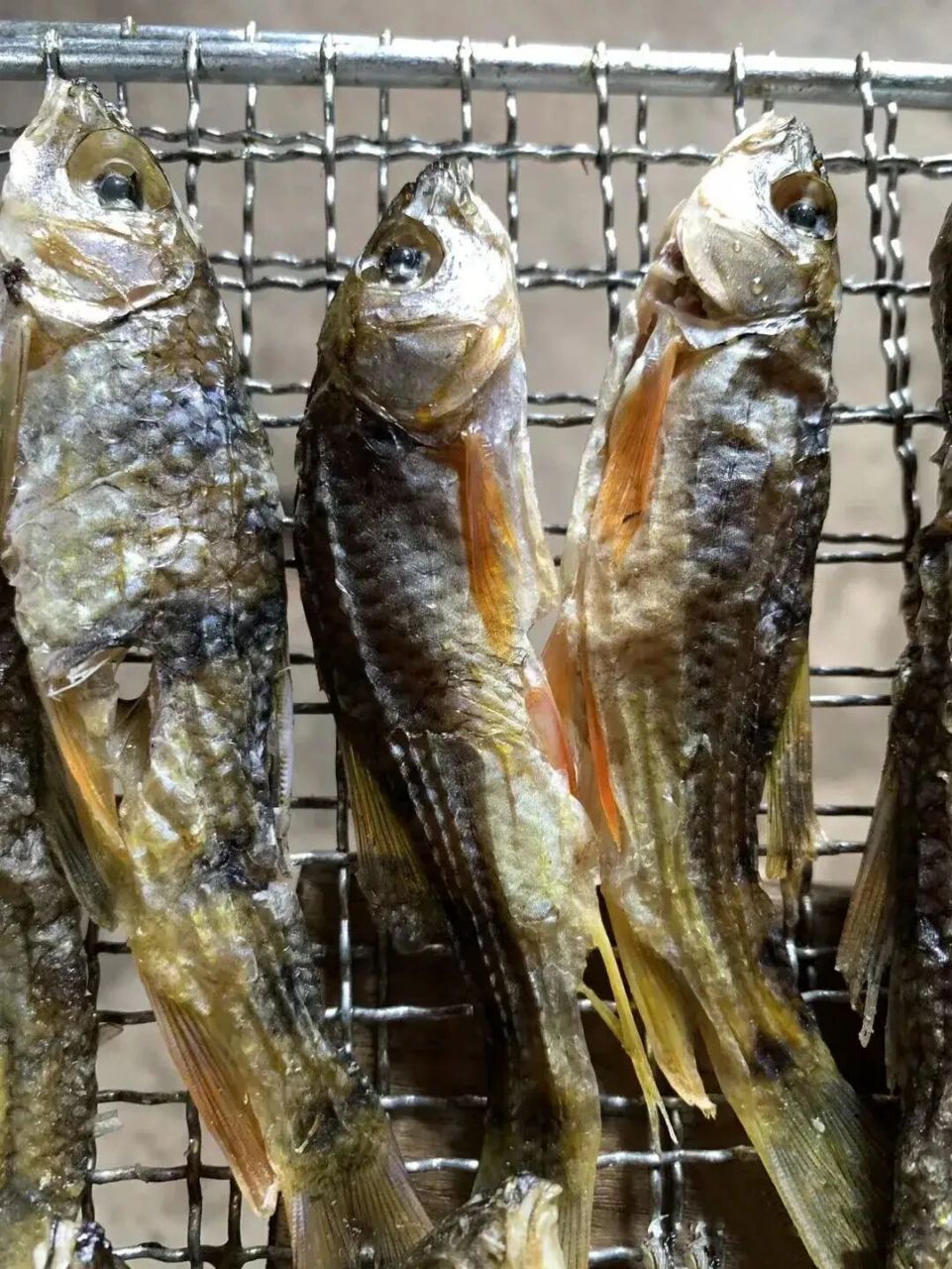 石巴子鱼.哈巴鱼.石斑鱼.黄尾鱼……现在都是农村稀有鱼干了