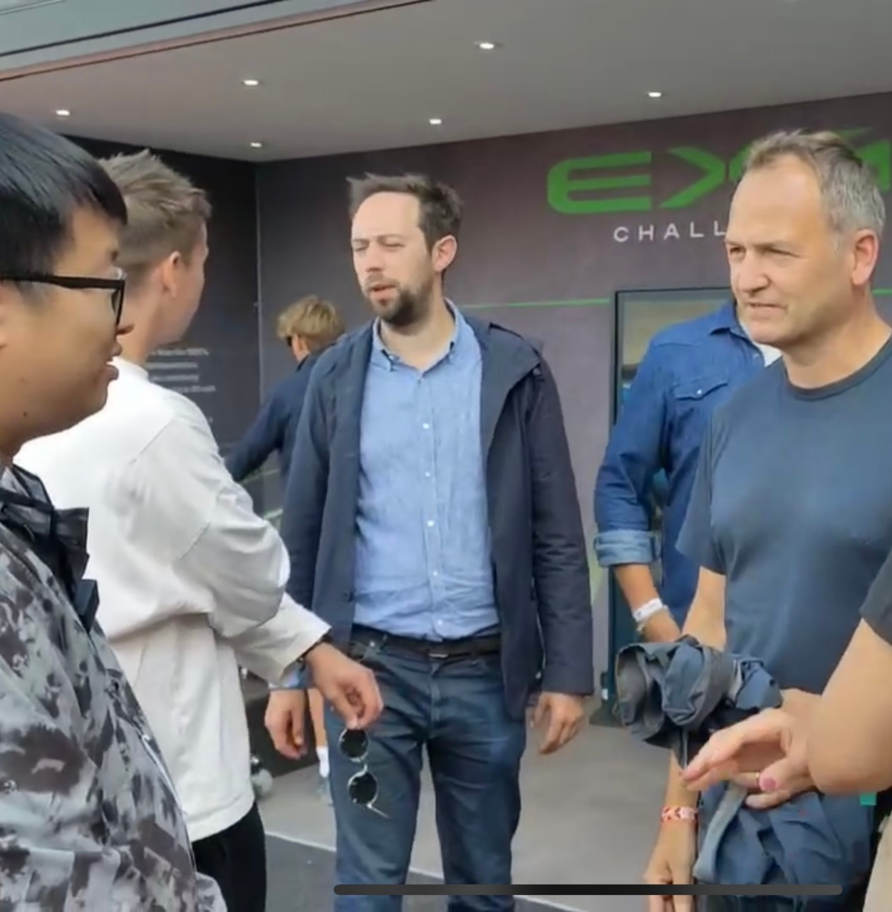 跟the stig聊上了,你们看我这迷弟的表情[捂脸]