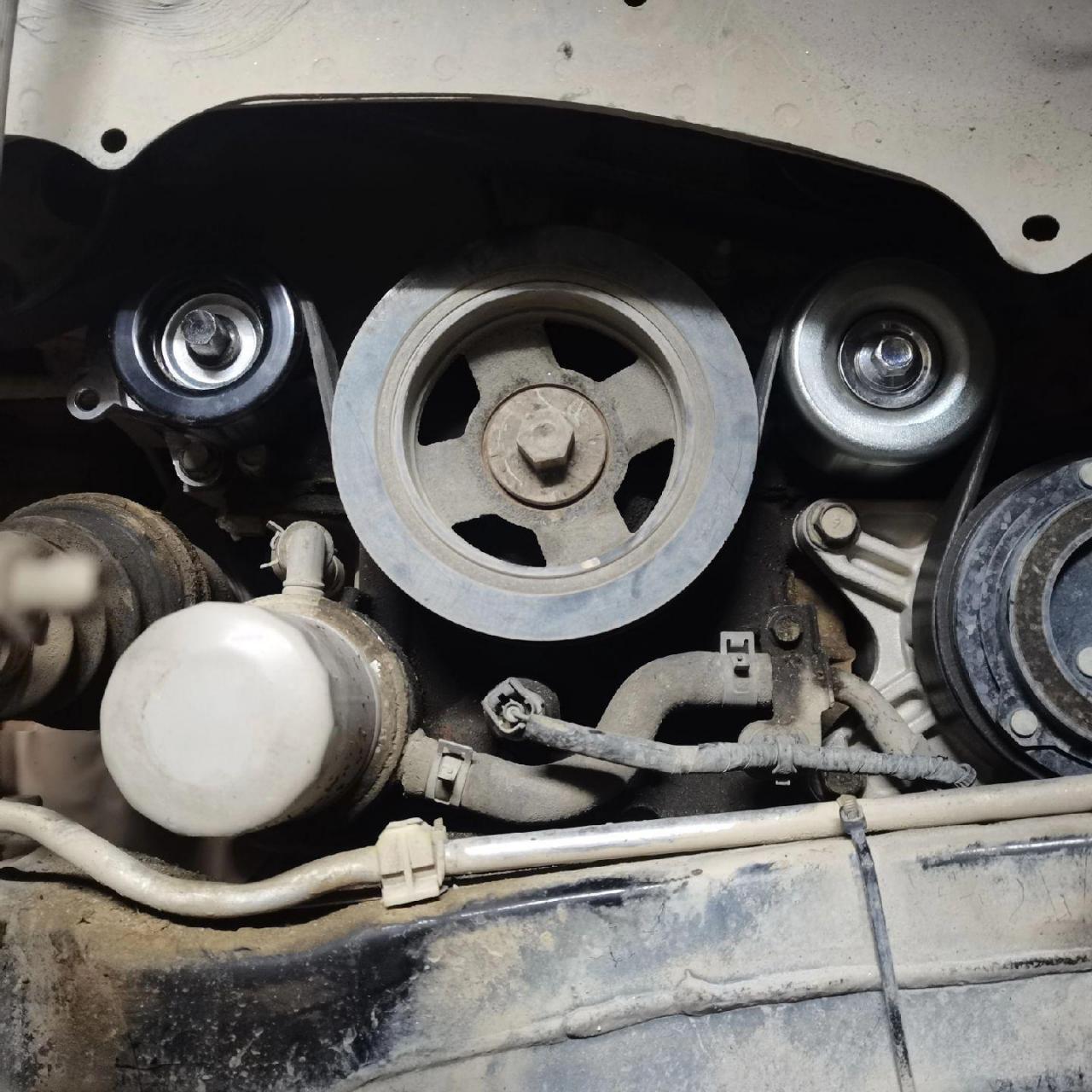 09日产天籁v6换皮带涨紧轮免拆方向机助力泵