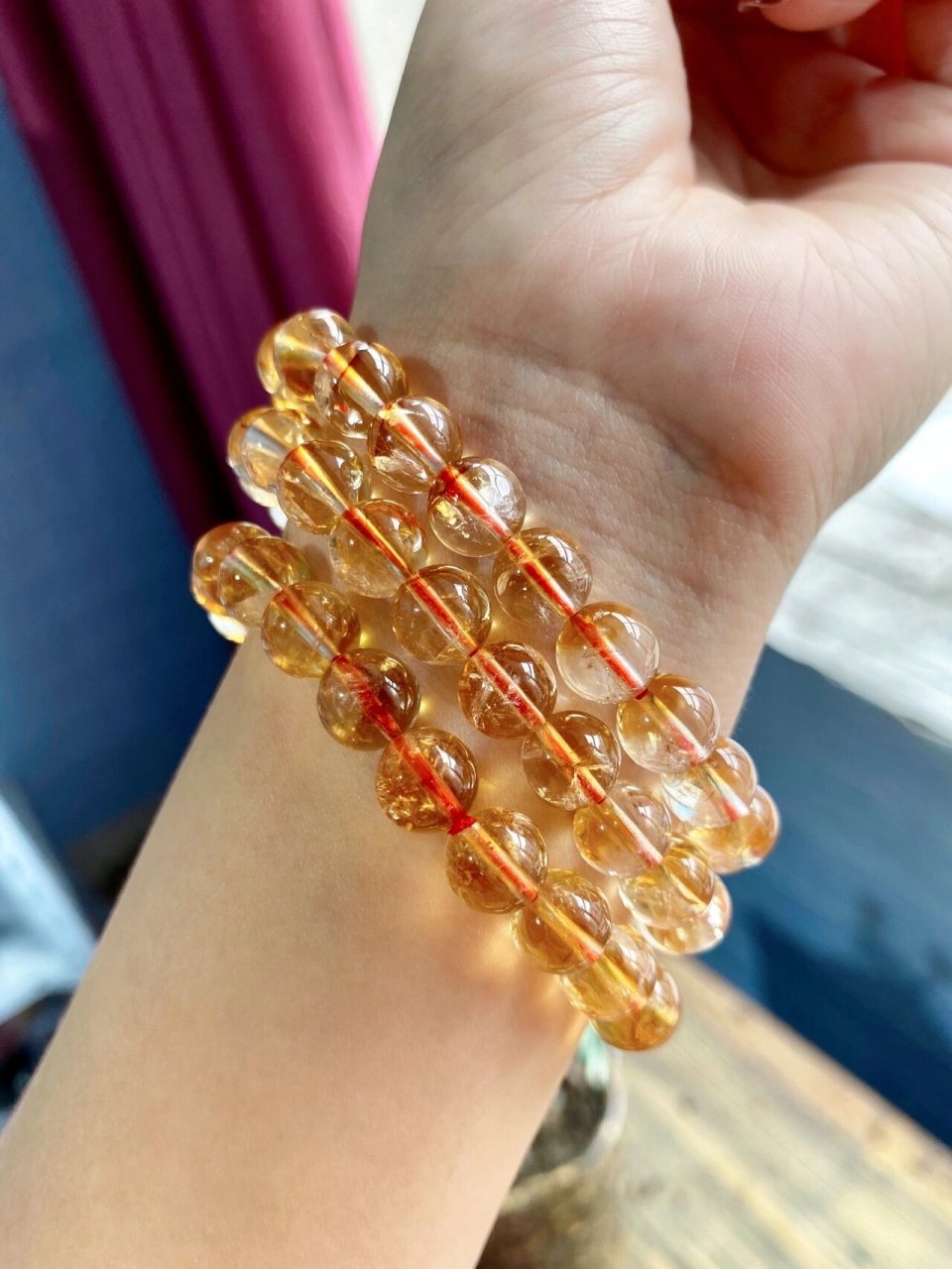 巴西暴力黄水晶 暴力黄就是那种颜色呈现橘黄色的黄水晶,它是黄水晶的