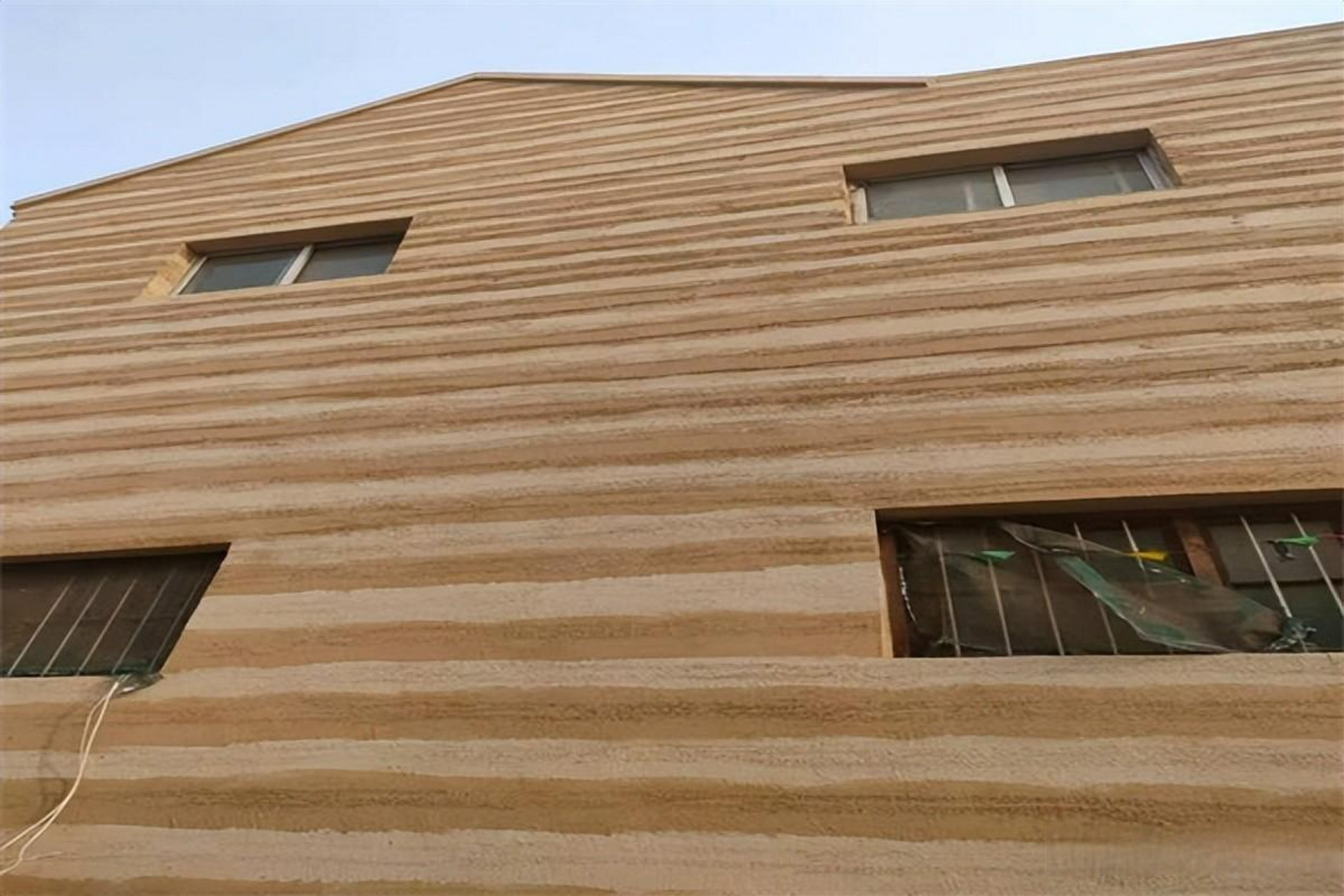 水泥墙面做夯土板:实现夯土墙效果 本文介绍了一种利用水泥墙面制作