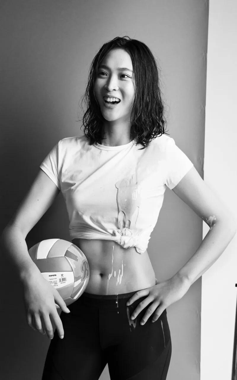 排球女神惠若琪助阵中国排球队法国奥运会比赛,同时应该是作为嘉宾