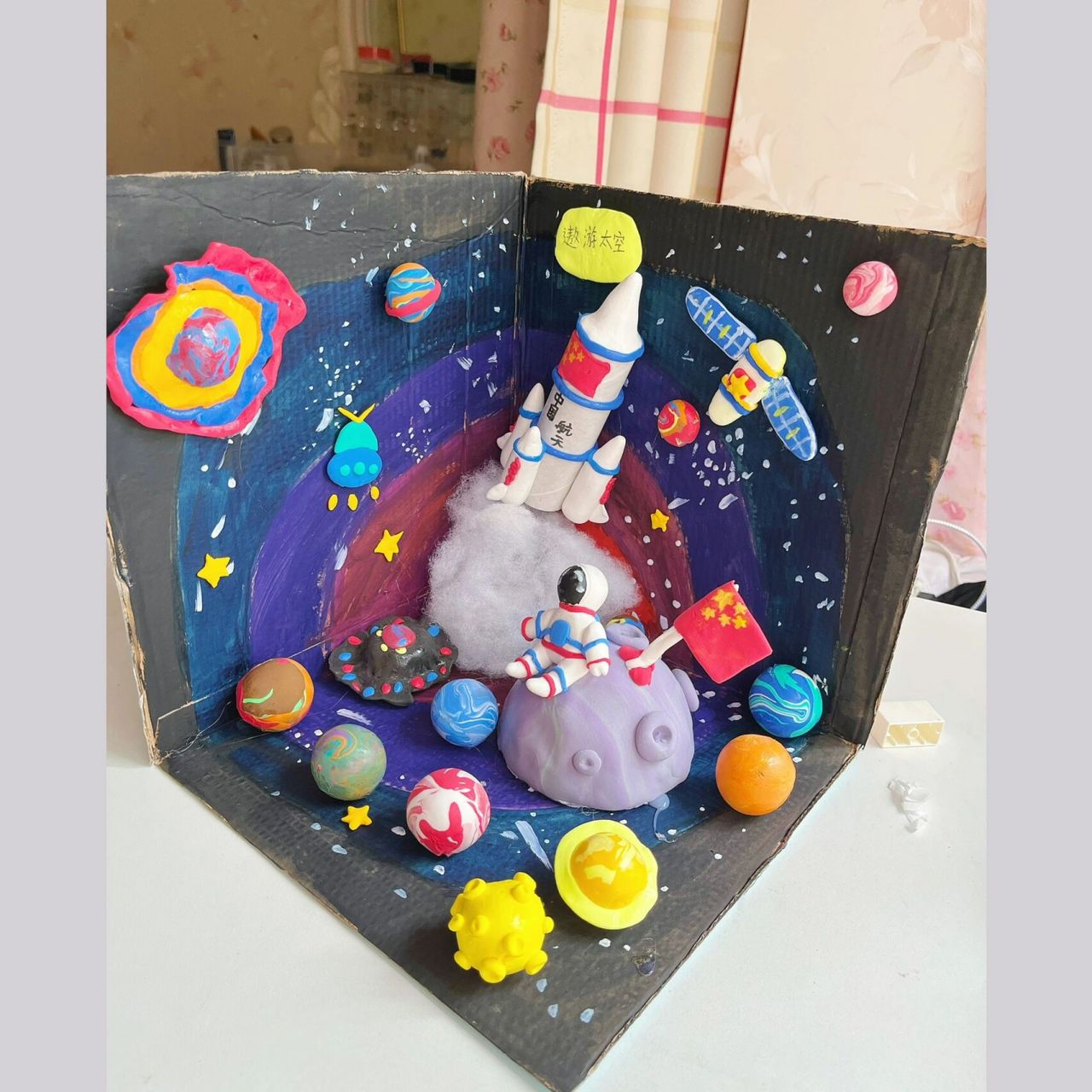 超轻黏土宇航员/太空飞船/手工diy           又是陪儿子做手工作业的