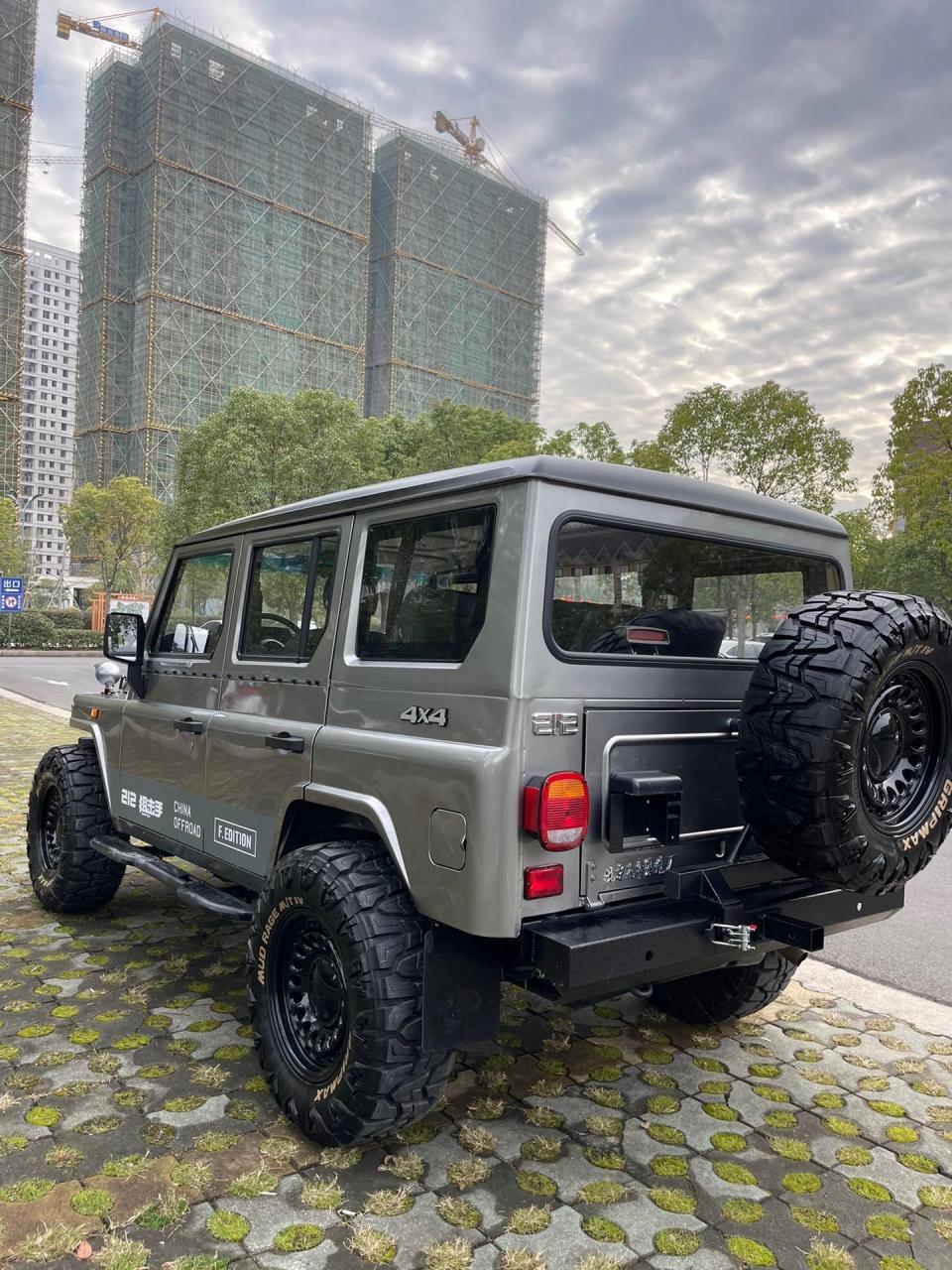 212狙击手升级版第二台样车已到 素车初试265 75