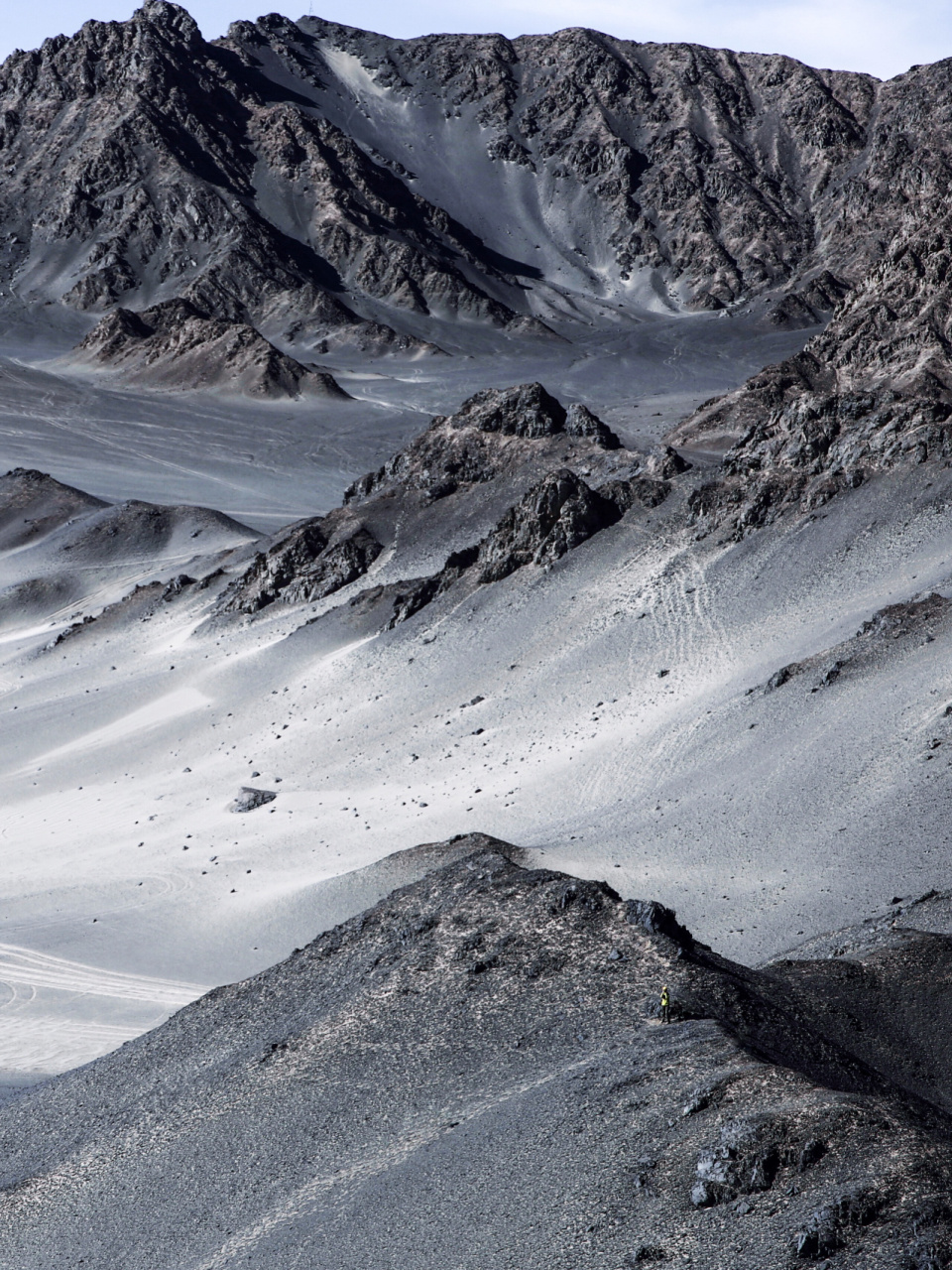 青海|独一无二的黑独山,仿佛置身月球99表面 这两年,青海的热度一直