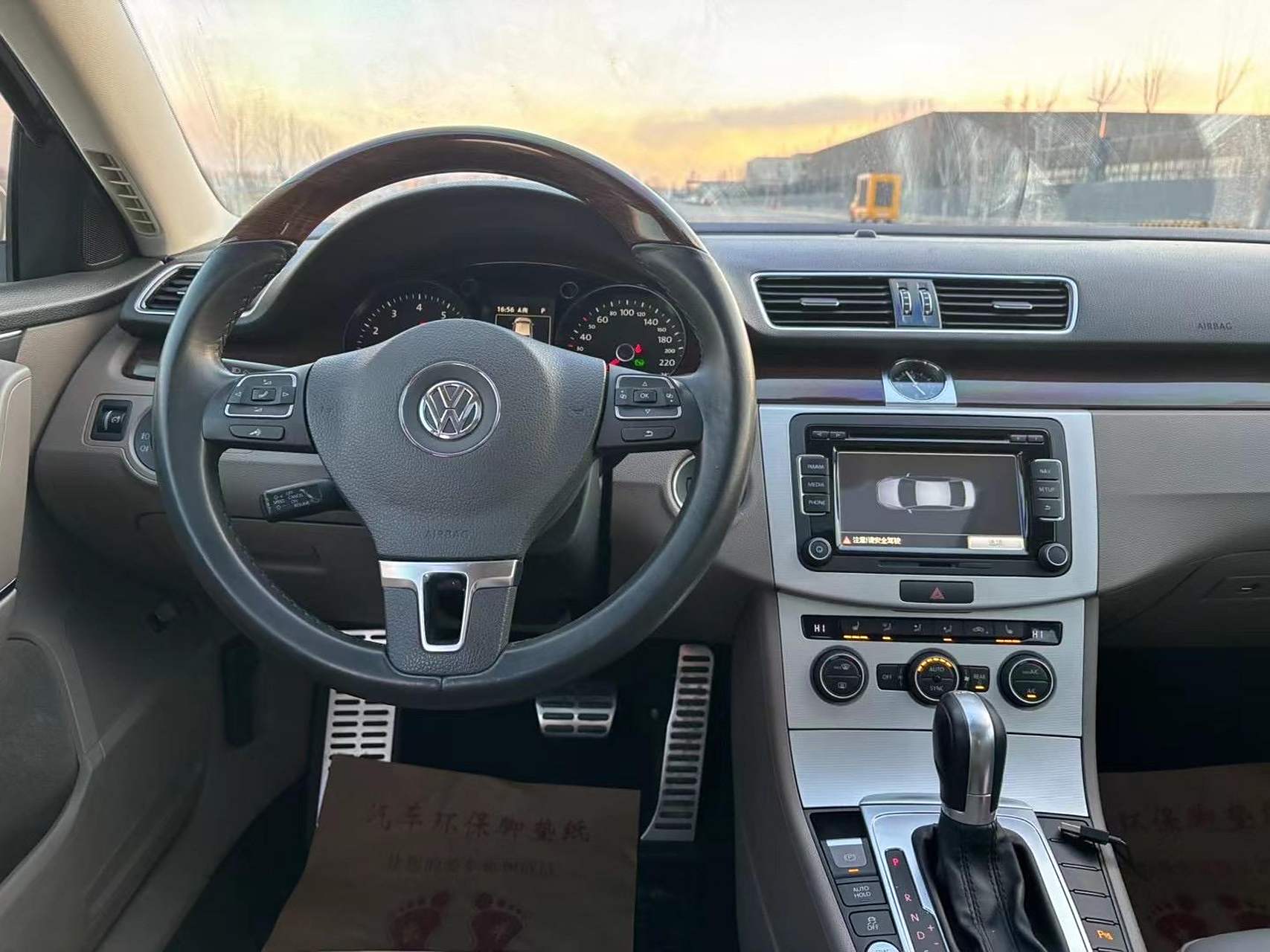 新到2016年极品大众迈腾!1.8t顶配尊贵版! 桃木方向盘!无钥匙进入!