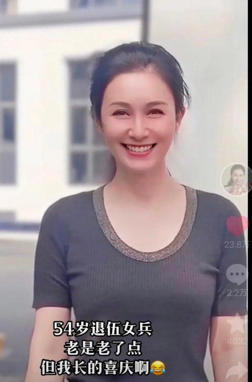 最美女兵高小辉,1987年11月入伍,在河北承德24军服役.