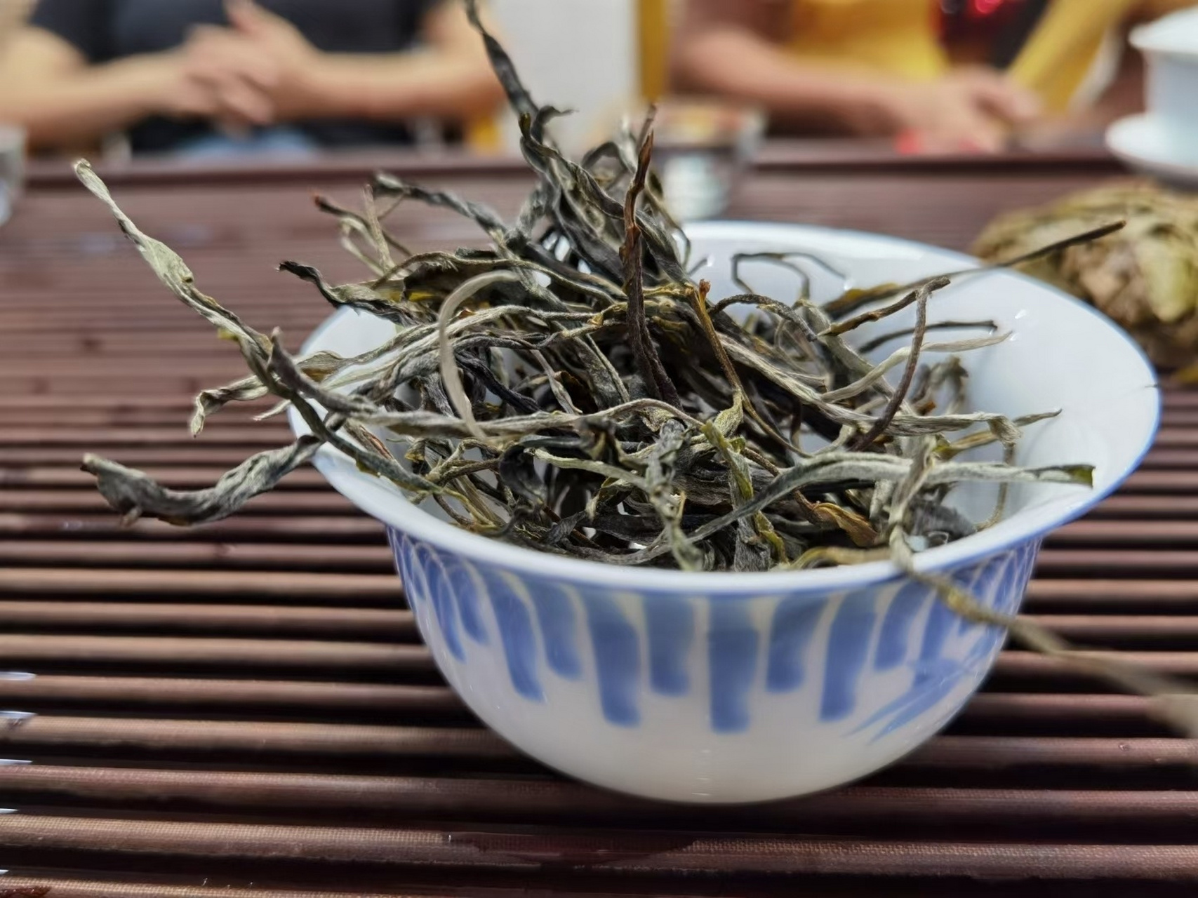 易武茶区现在老树茶比较多的有易武,麻黑,落水洞,刮风寨,老丁家寨,曼