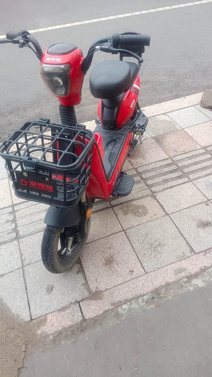 九成新的电动二轮车,60伏大电池