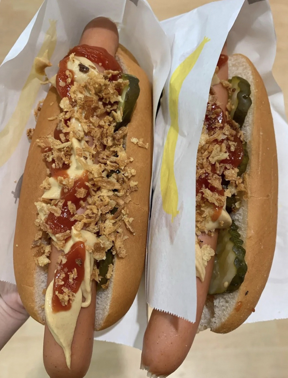 宜家的热狗好好吃!才6块一个! 热狗肠特别香!肉感十足,而且很长一根!