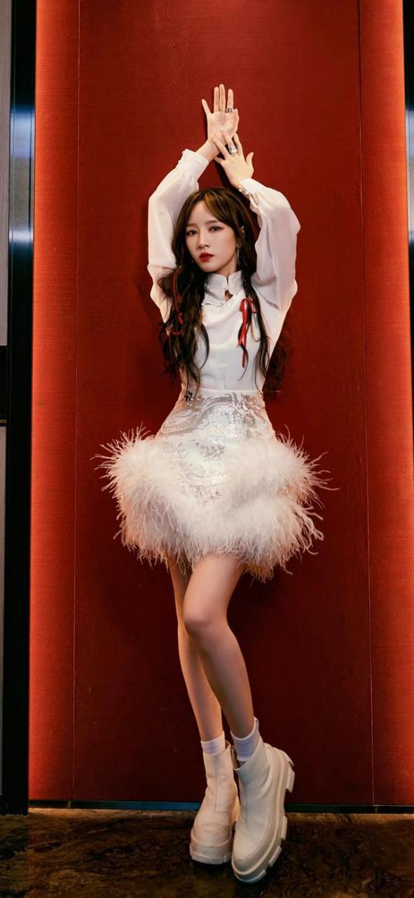 孟佳白色纯美风写真壁纸图集