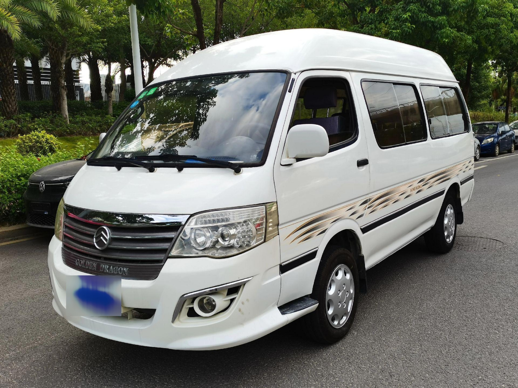 8t柴油机,9座,5米 配置:高顶标准版,保险明年2月