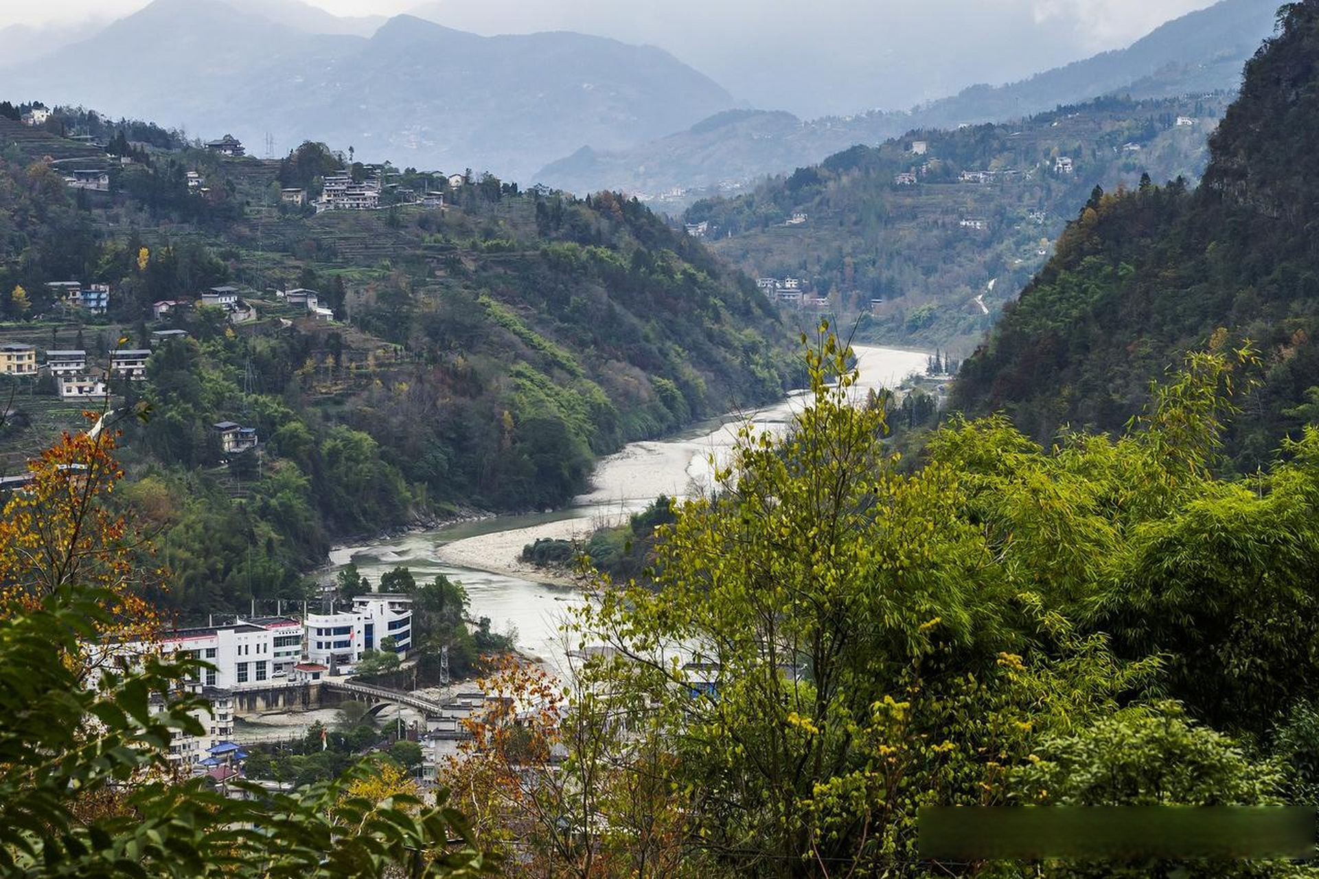 湖北省恩施市屯堡乡,是恩施城区通往知名旅游景区恩施大峡谷的必经