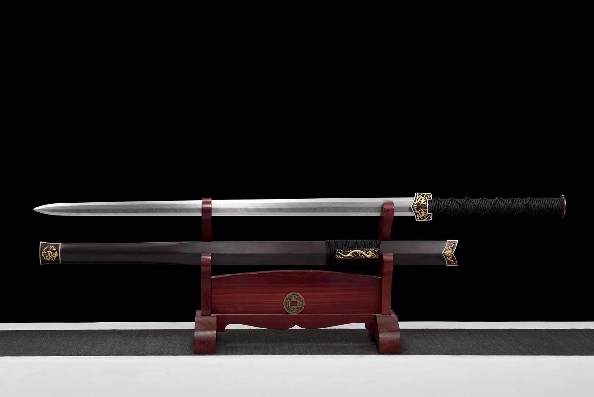 八面汉剑 百炼钢折叠扭转千层淬火锻打,研磨八面剑身,一体宽柄龙骨