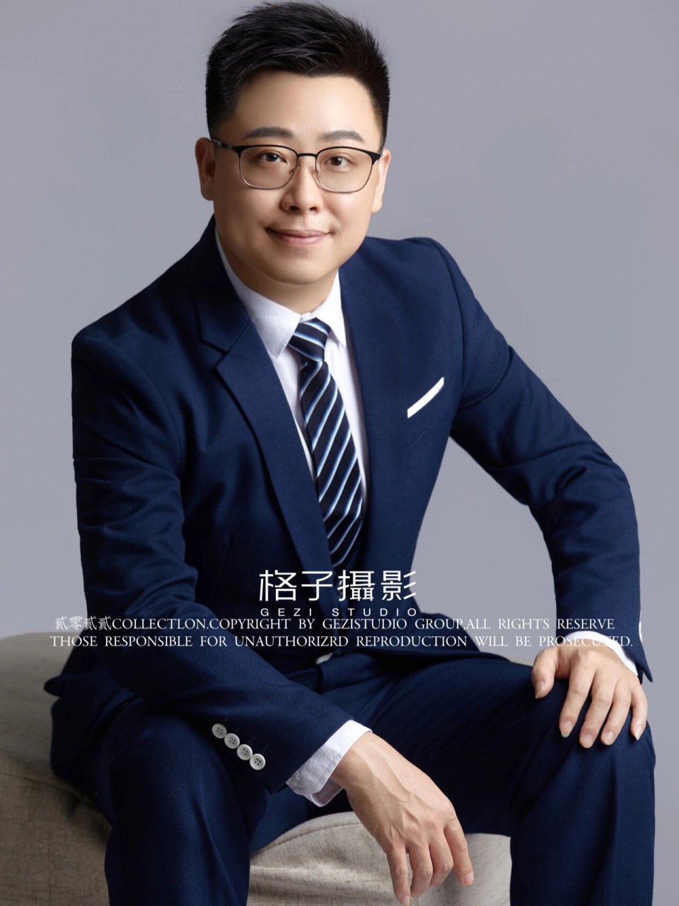 优秀的男士企业家形象照📷 📷深圳格子摄影工作室 一身帅气的西装