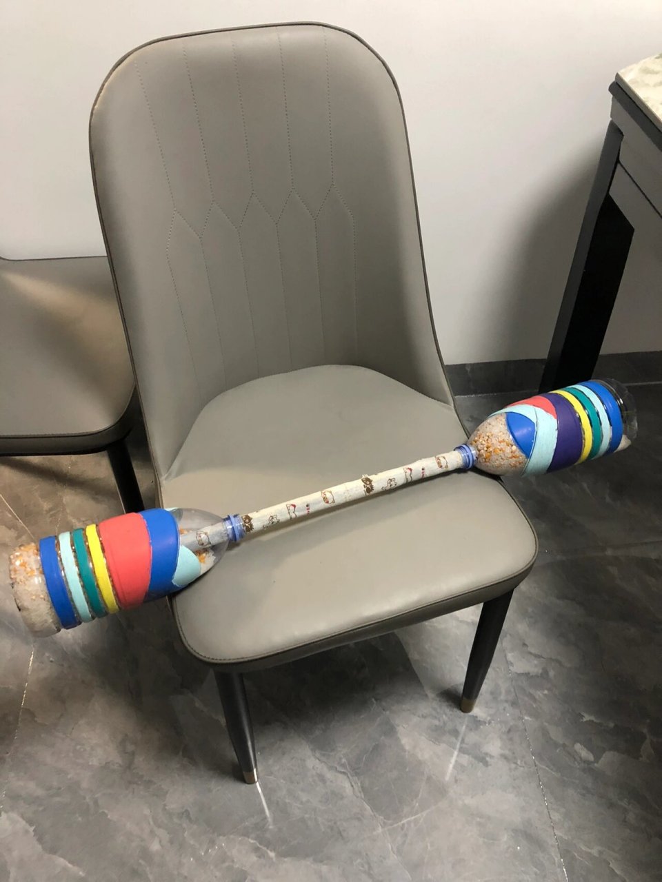 幼儿园废物手工～瓶子体育运动器械 周末老师布置作业:要求用瓶水做