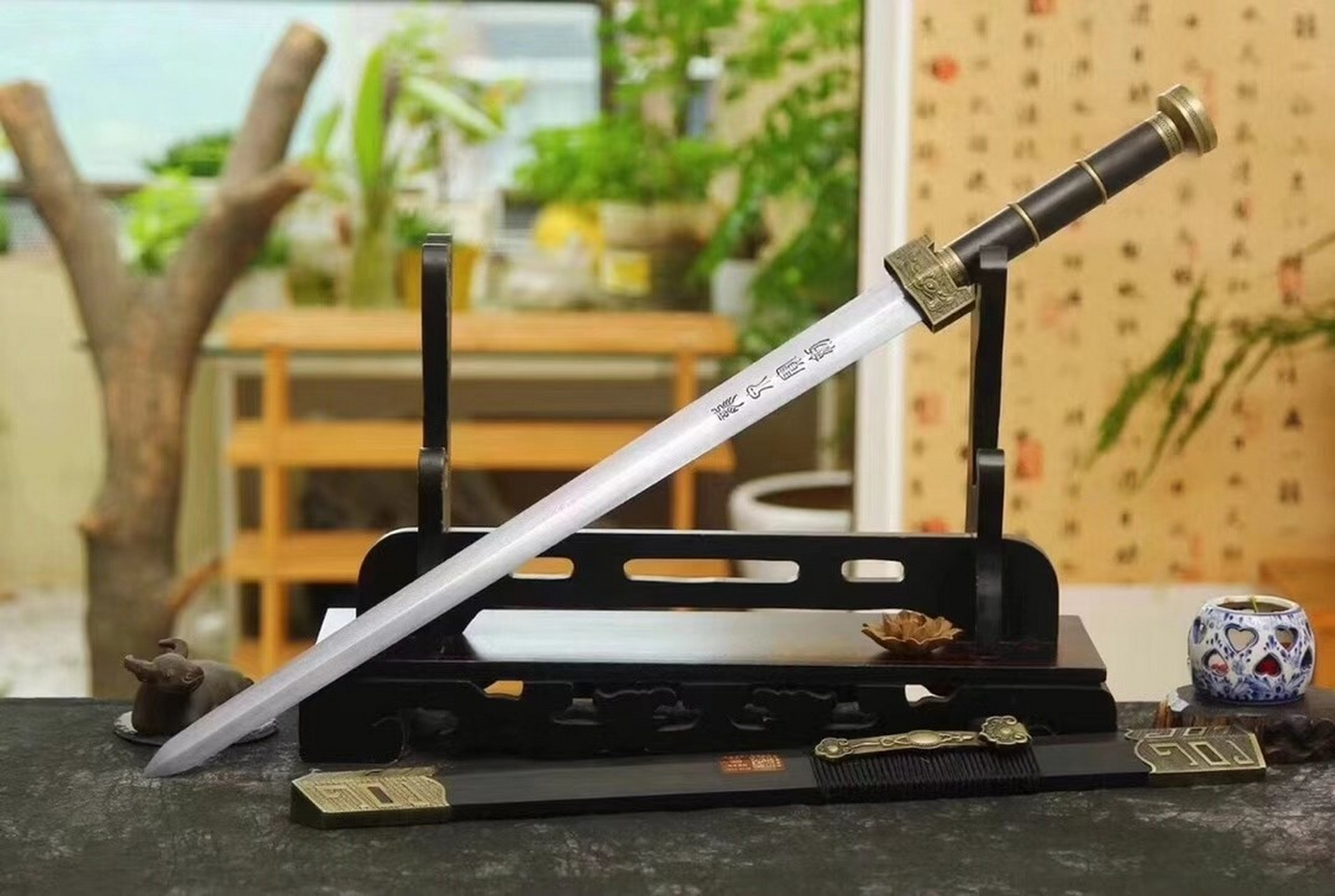 宝刀剑摆放镇宅摆件如何摆放寓意 【宝刀剑摆放】 1.