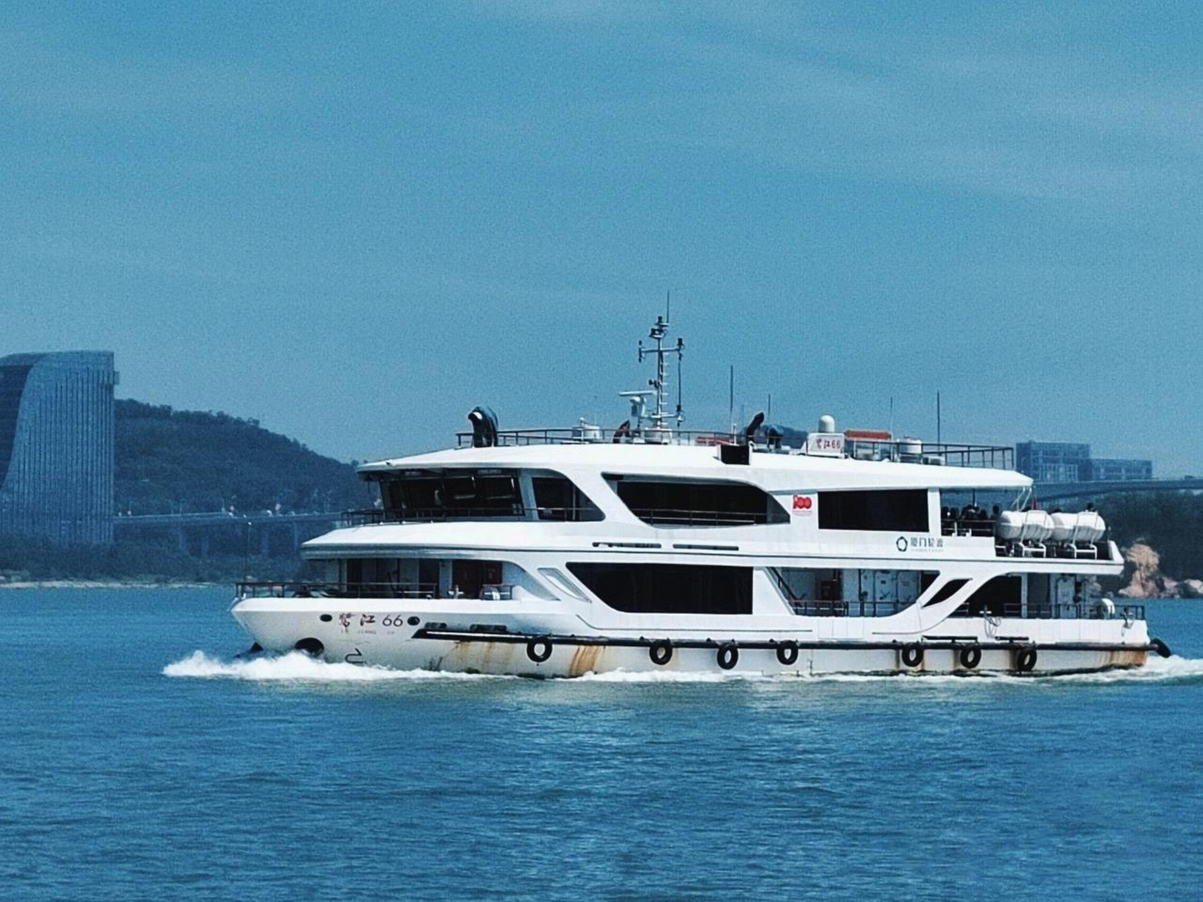 厦门鼓浪屿豪华船和普通船的区别 普通船没有空调座位少,容易晒到太阳