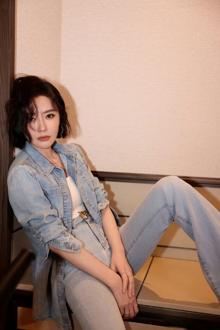 秦岚短发羊毛卷#秦岚 新年超酷写真大片来啦!