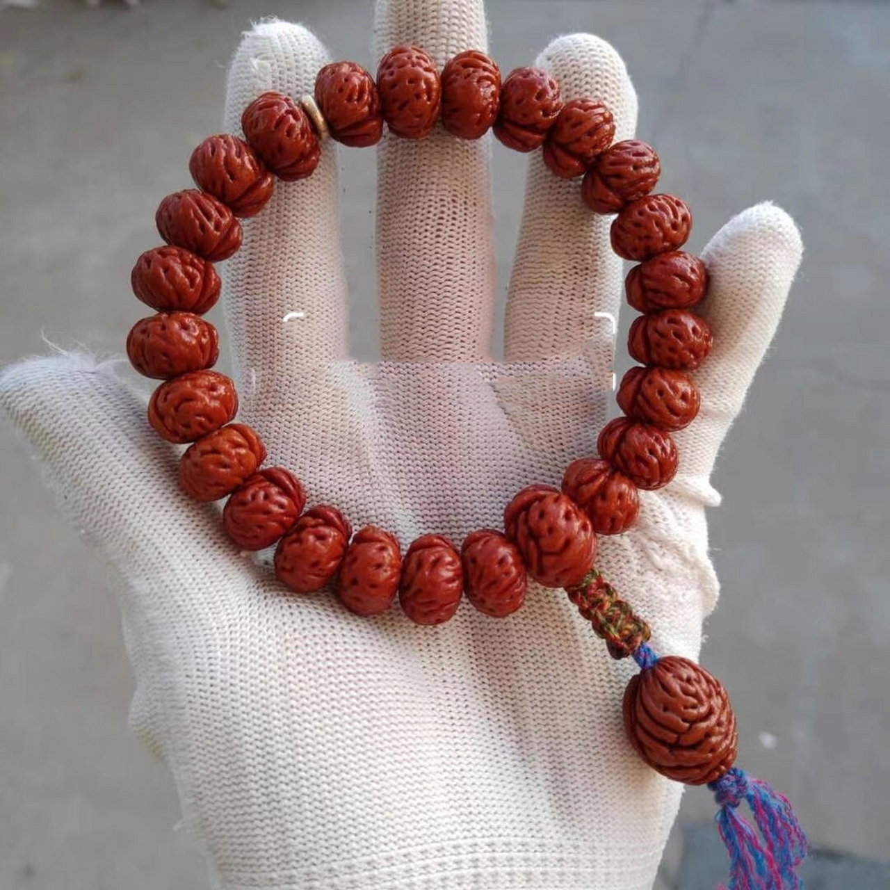 招财辟邪之蟠桃核 在文玩圈里,喜欢菩提类文玩的玩家,多数喜欢矮桩的