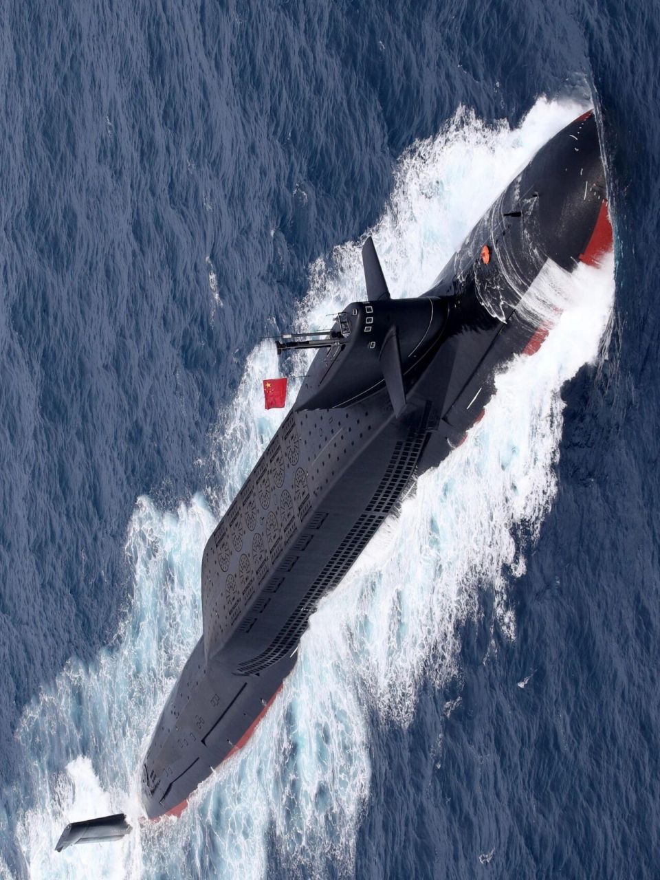 壁纸丨航行中的094核潜艇 美图分享:可携带12枚洲际弹道导弹的094战略