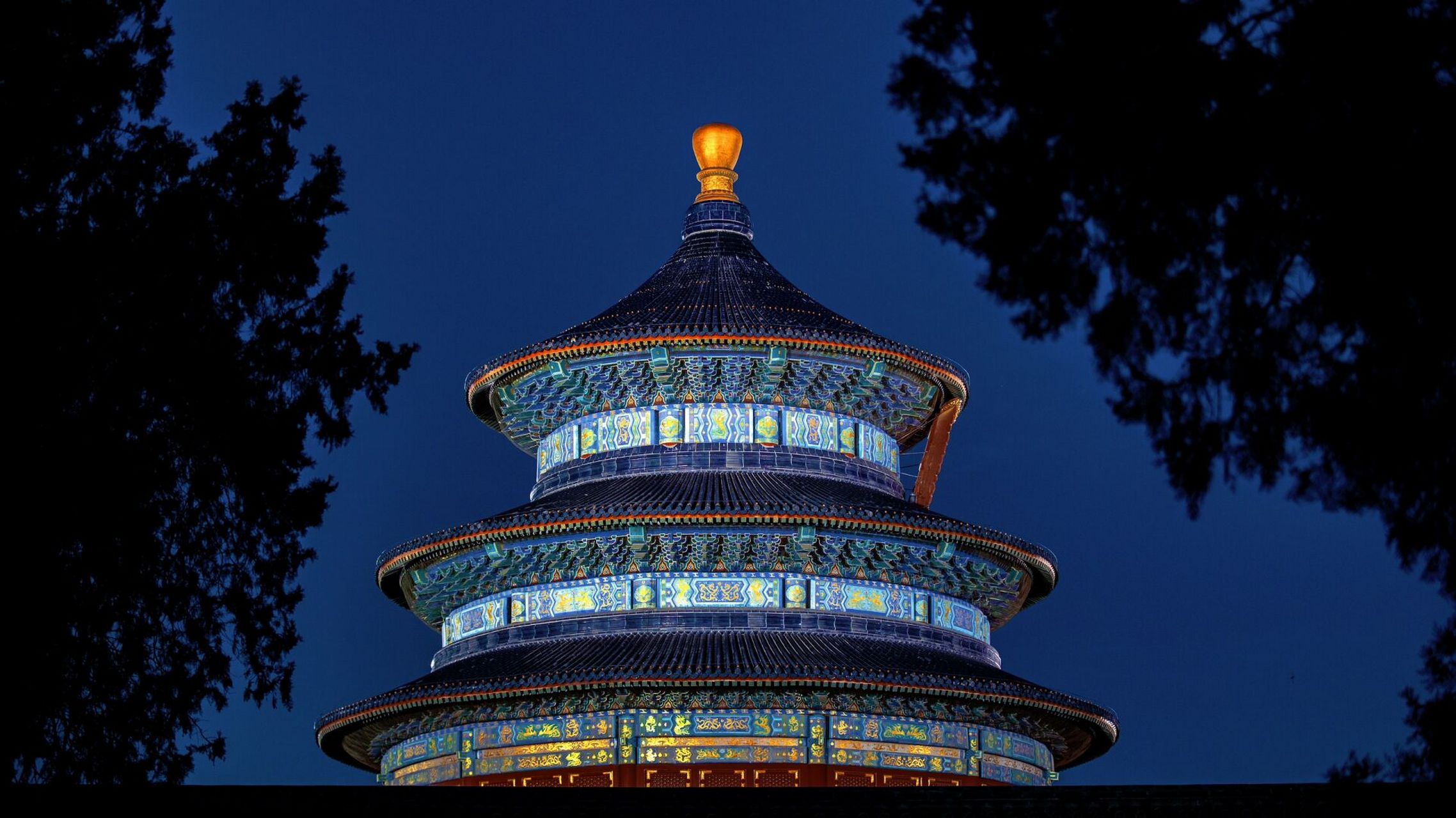 北京天坛祈年殿夜景 | 周五,周六亮灯 这两天北京温度没有了前些日子
