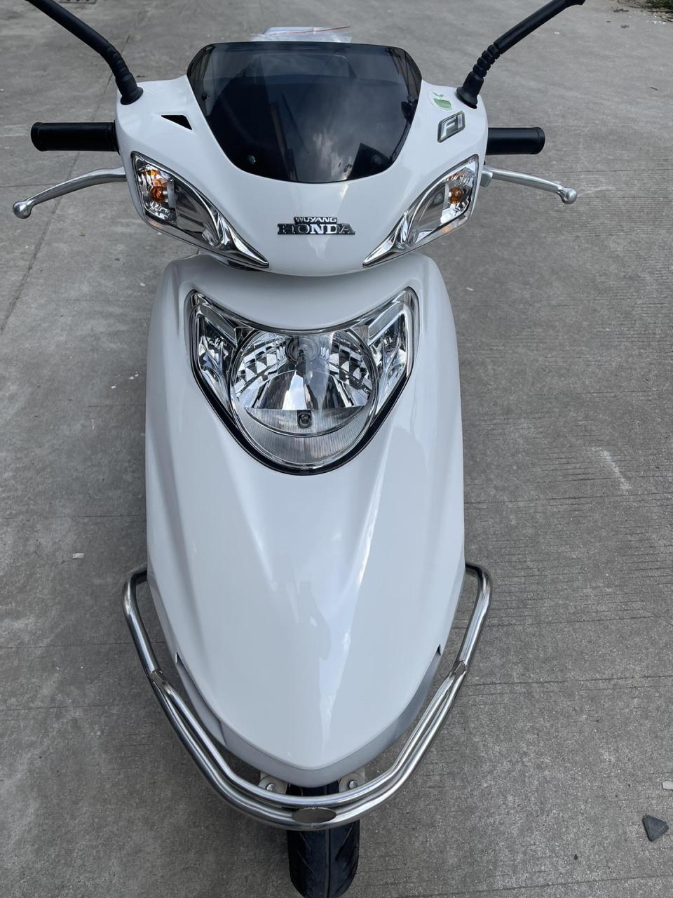 极品18年五羊本田新喜悦100电喷. 整车百分百原装. 原装到前后轮胎.