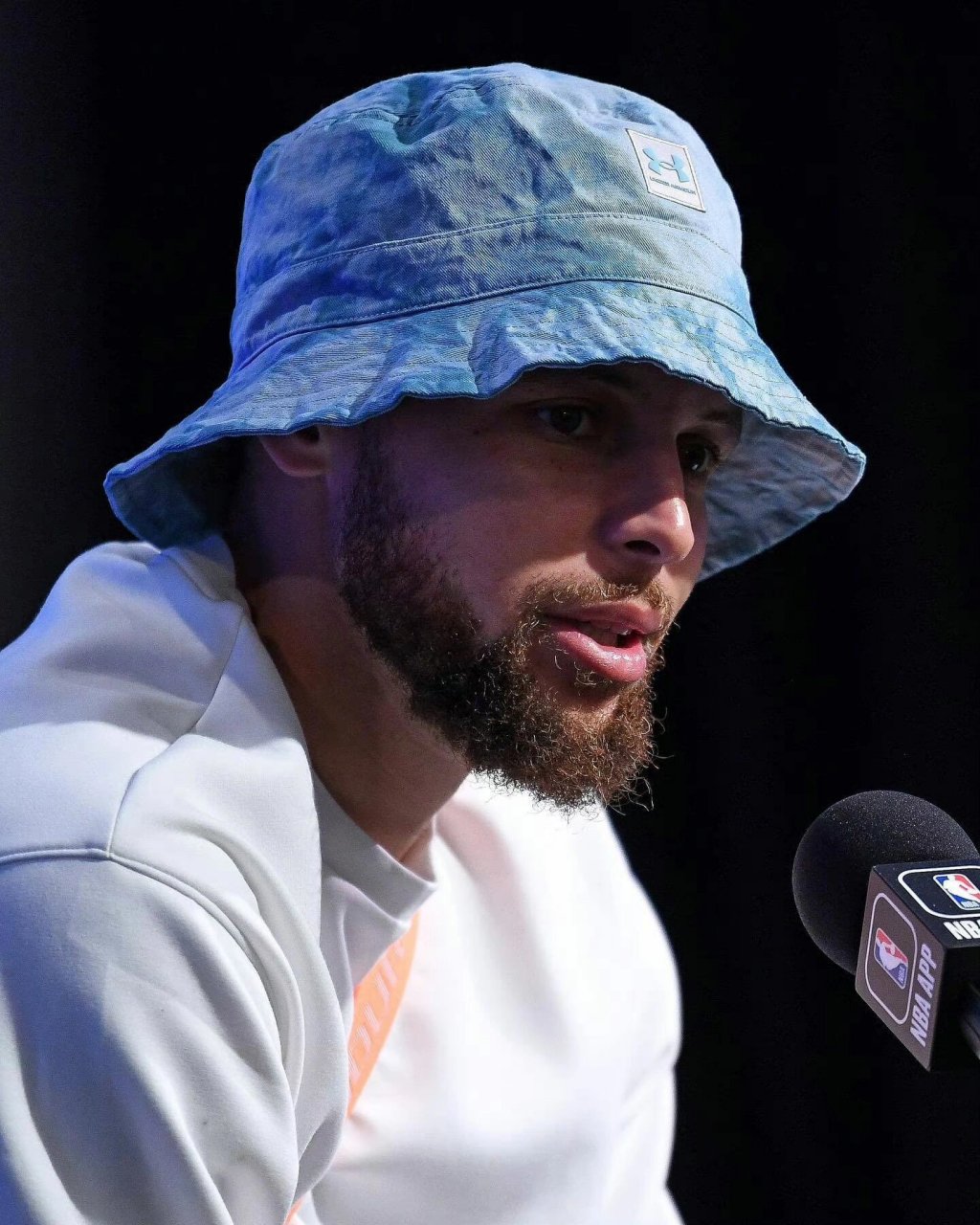 库里头像 还是那个帅气潮男小库