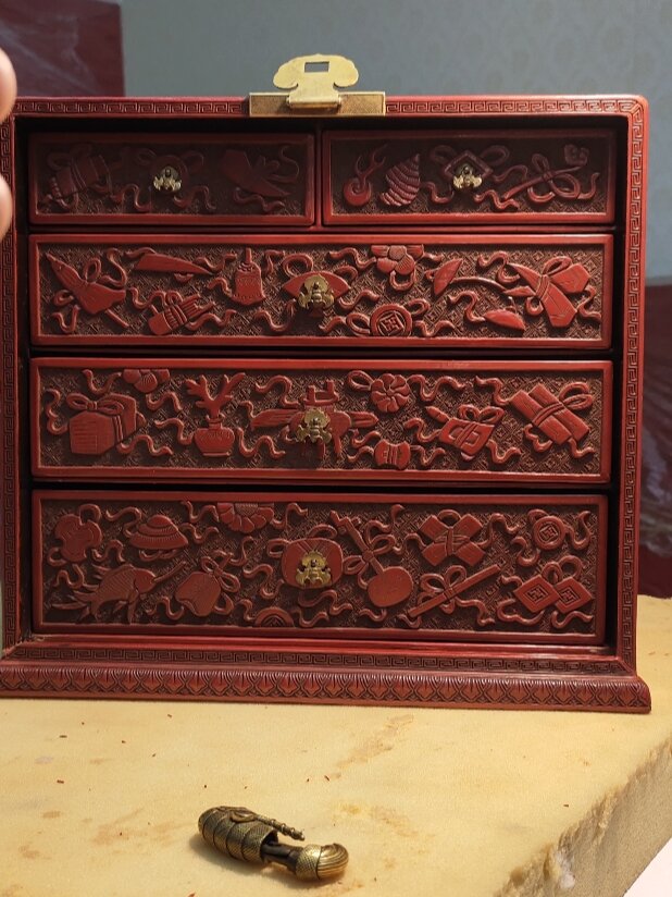 明·雕漆首饰盒(故宫藏)