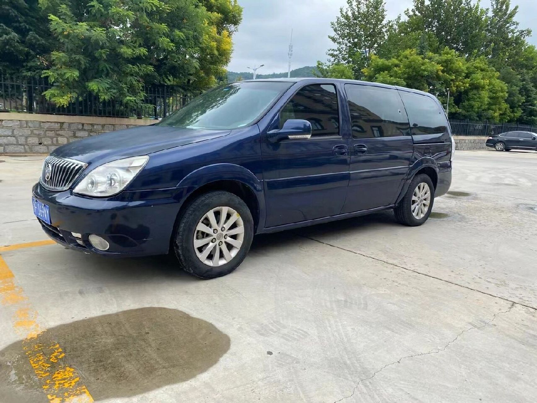 15年别克gl8 15年别克gl8,空间绝对够用,2.4大自吸,前嘴一套.