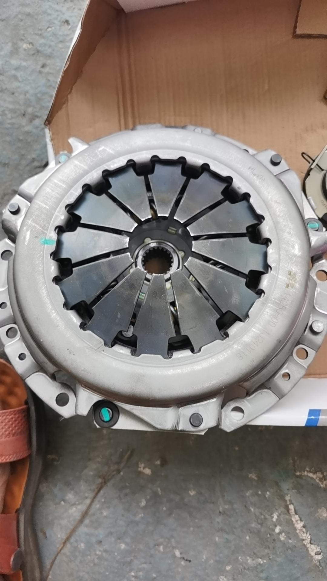 离合重不好进挡退倒不好退.必须给他安排茂茂的.清洗一个缸内积碳