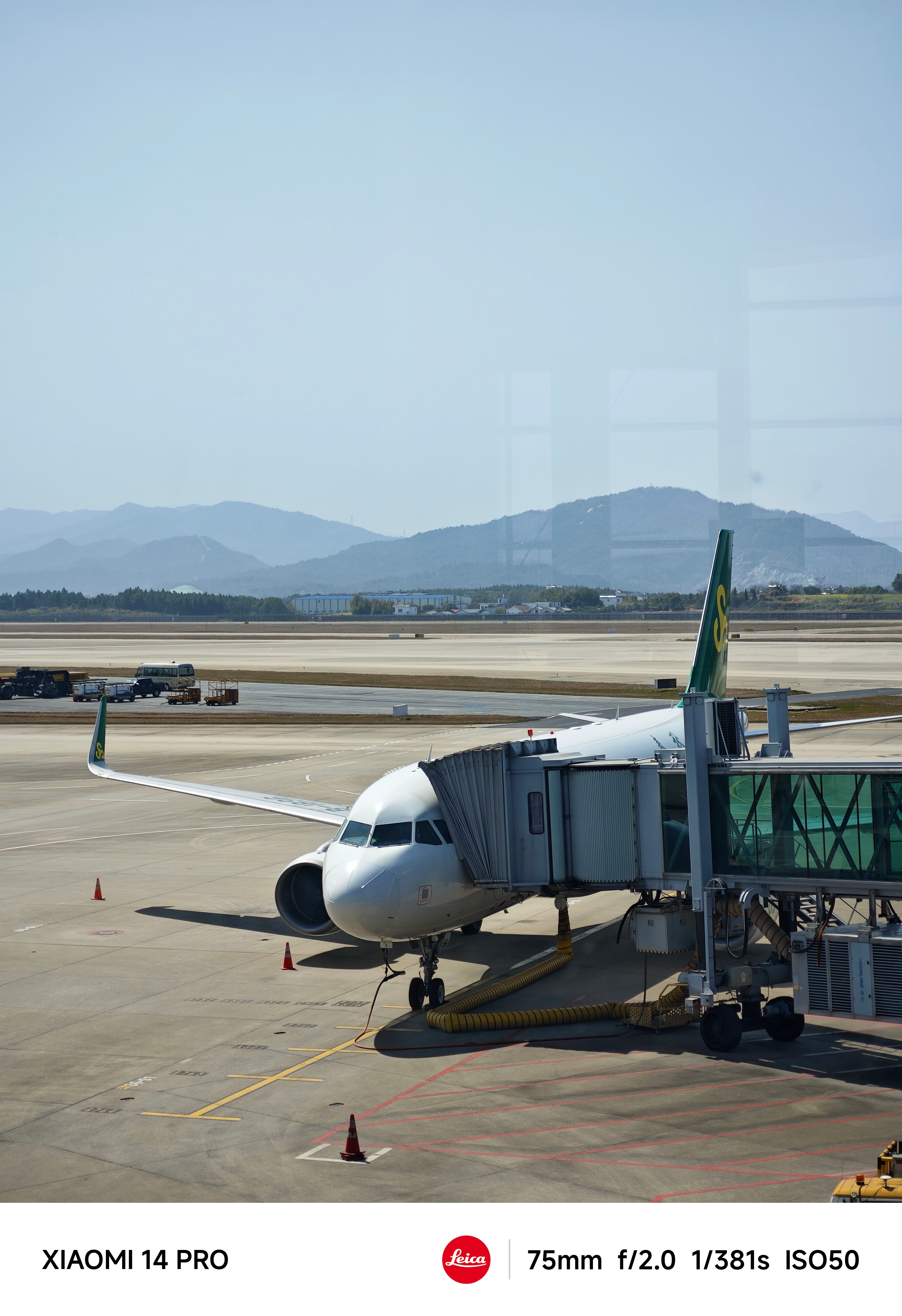 现在我出门基本上是带两部手机,一部折叠屏,一部安