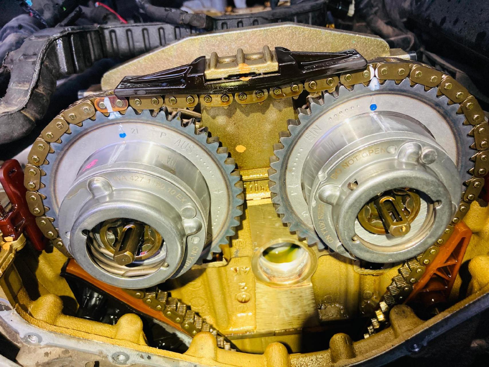 奔驰271发动机,报进气凸轮轴(气缸列1)的位置传感器存在电气故障.