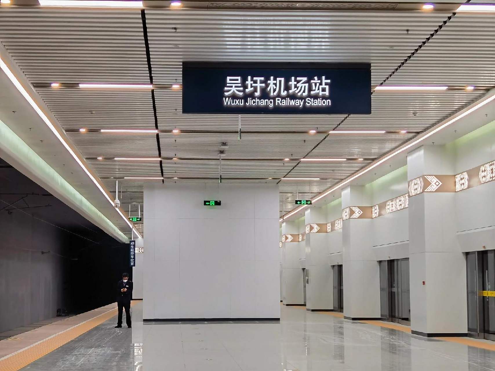 南宁站坐动车去吴圩机场16分钟/16块       今天送机～不需要核酸检测