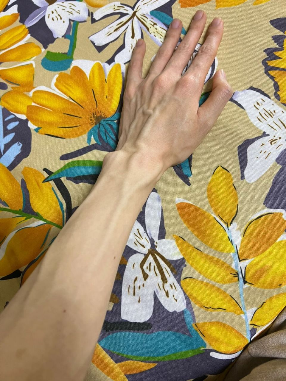 感觉好久没晒手部青筋照了 #佳菲的日常# #手部保