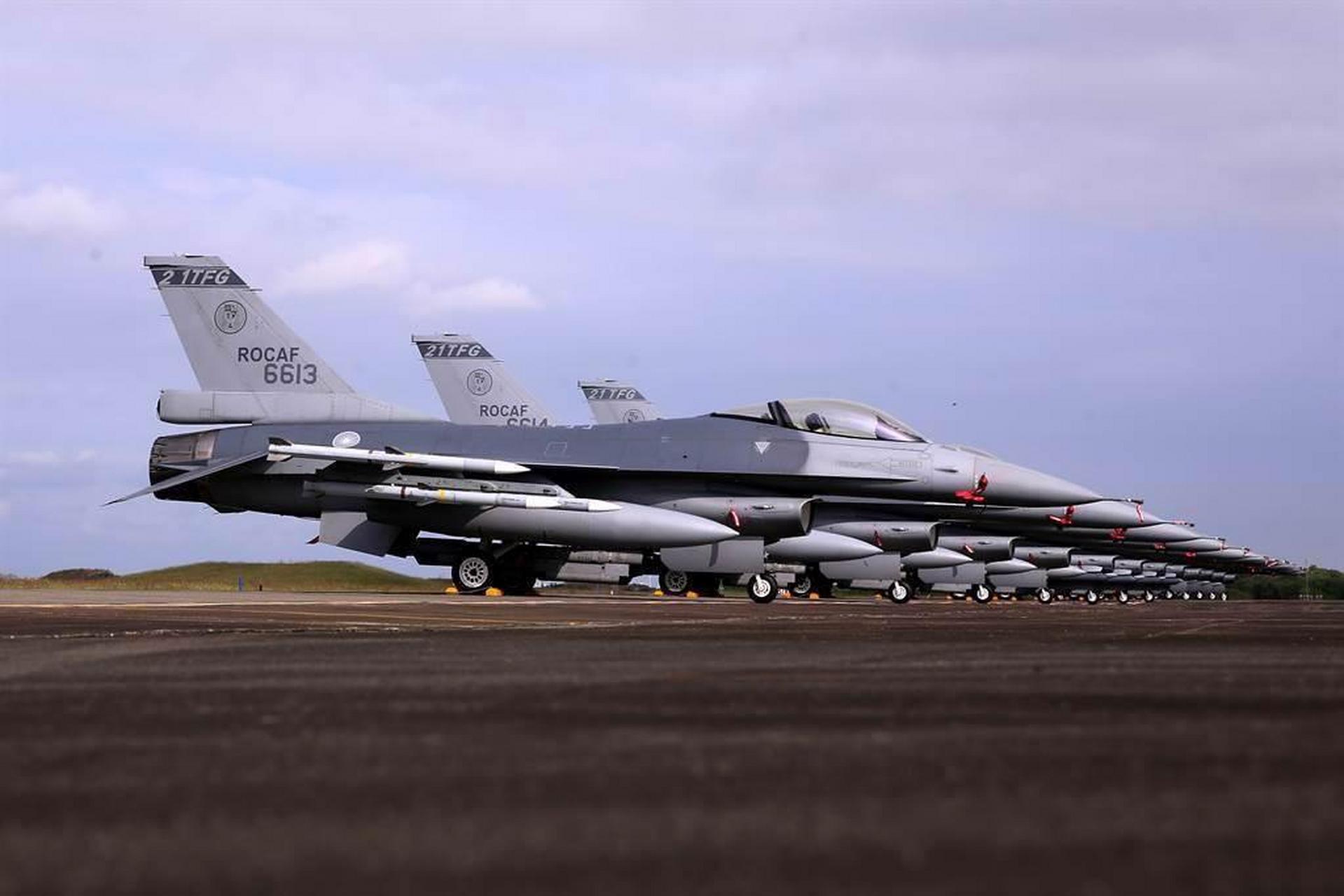 台岛原本计划在2026年实现所有66架f-16v布洛克70/72战斗机的装备