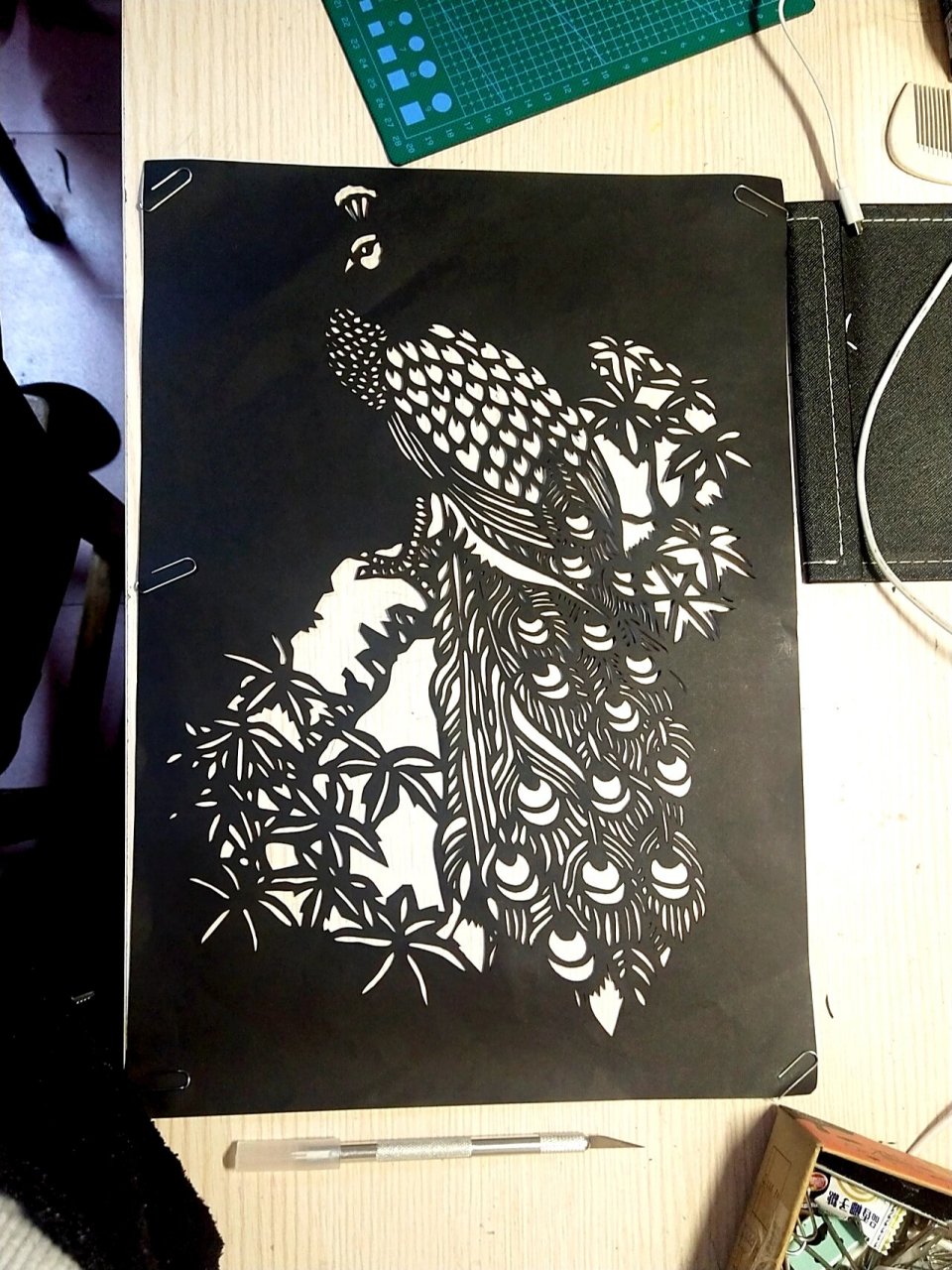 套色刻纸 孔雀套色刻纸超喜欢好好看